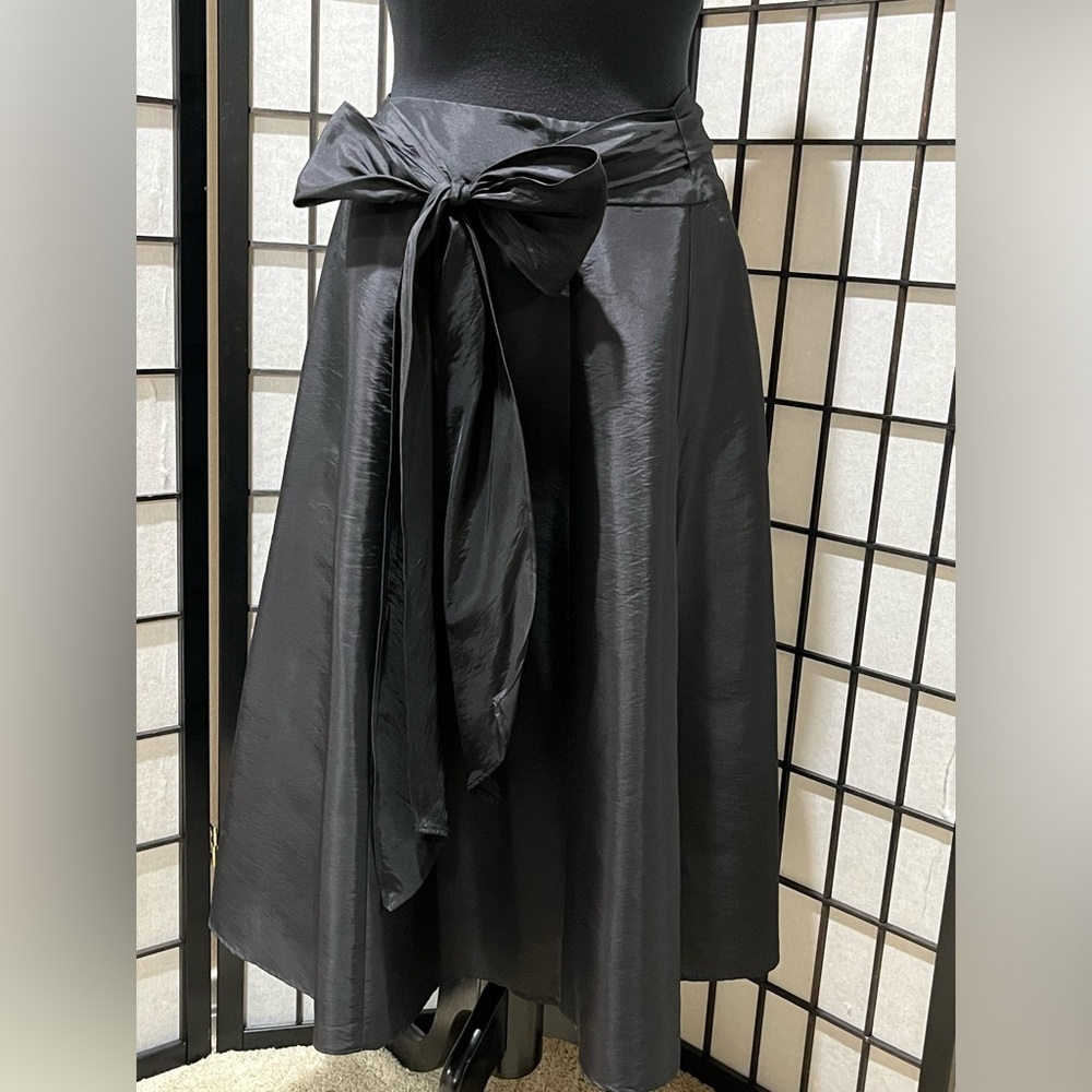 S. Levine Black SATINY TEA LENGTH SKIRT, WITH SASH TIE BELT - Size L